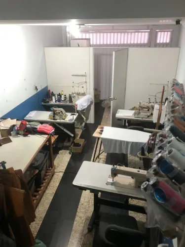 Vendo Pequena Confecção de Uniformes
