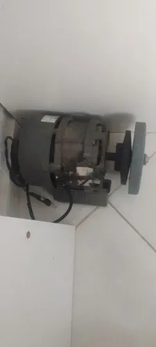Motor 1/2 cavalo com pedra de amolar volt 110 .