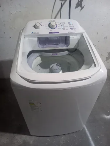 Máquina de lavar semi-nova.*ACEITO TROCA*