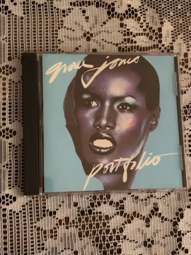 CD Grace Jones - Portfolio