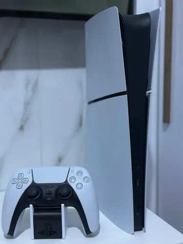 ? PS5 Slim Digital 825 GB - Semi Novo