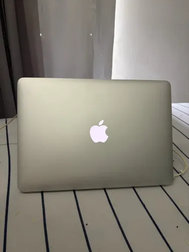 Mac book Air 13- Inch