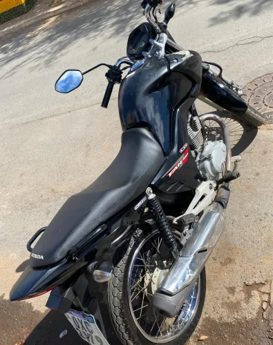 Moto muito conservada e econômica