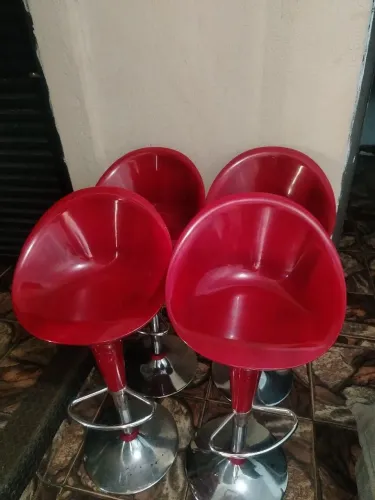 BANQUETAS COM REGULAGEM DE ALTURA