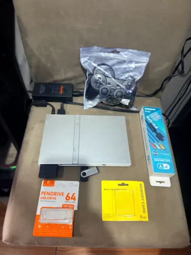 PlayStation 2 slim prata