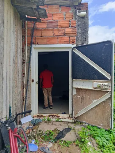 Vendo essa casa no loteamento Sol Nascente.Toda no porcelanato e rebocada.