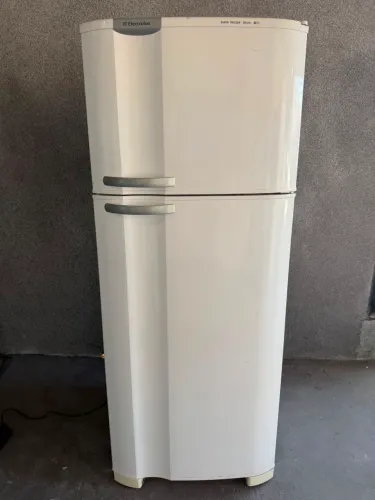 Geladeira Electrolux 430 litros super freezer
