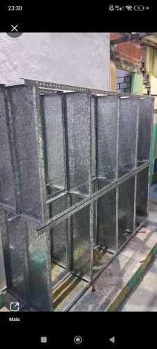 Estante de aço