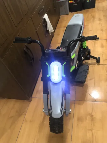 Moto elétrica infantil ( aceito troca)