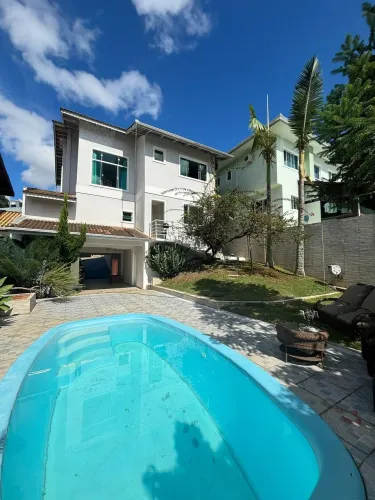 Casa 3 Suítes Decorada Condomínio Ariribá Aluguel Anual em Balneário Camboriú