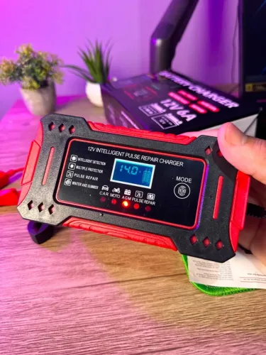 Carregador Inteligente de Bateria 12V com Reparo por Pulso - Display Digital