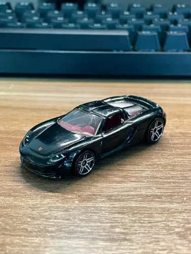 Hotwheels Porsche Carrera GT preto