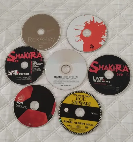 CDS, DVDS, COLEÇÃO ANOS 90, SEM CAIXA SEM ROTULO.