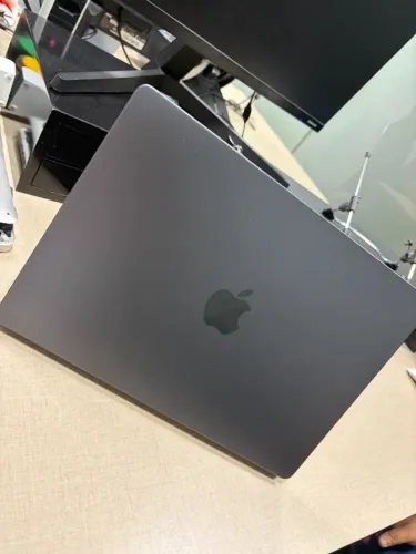 MacBook Pro M3 18GB/512