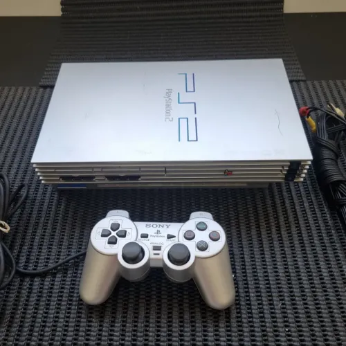 Playstation 2 modelo europeu na cor prata 