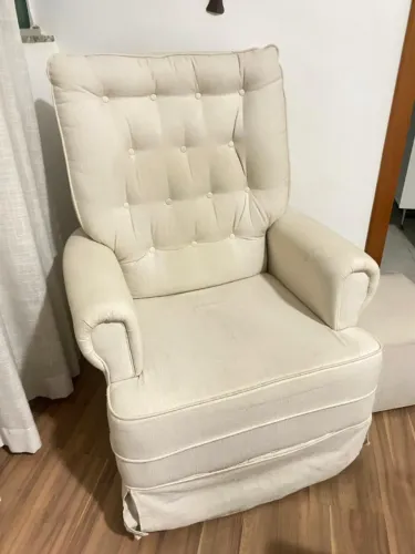Poltrona de Amamentação com puff