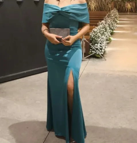 Vendo vestido para festa, casamento, formatura. Semi novo, usado apenas no casamento.