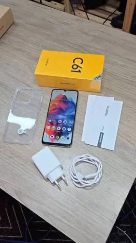Celular Realme C61 usado