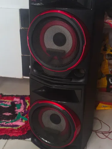 Som Mini system 1800 W funcionando perfeitamente
