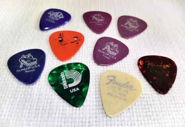 Kit com 9 unidades de Palhetas para Violão e Guitarra. Marcas Fender e Dunlop