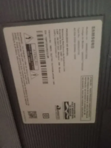 Vende se tv para retirada de peças.