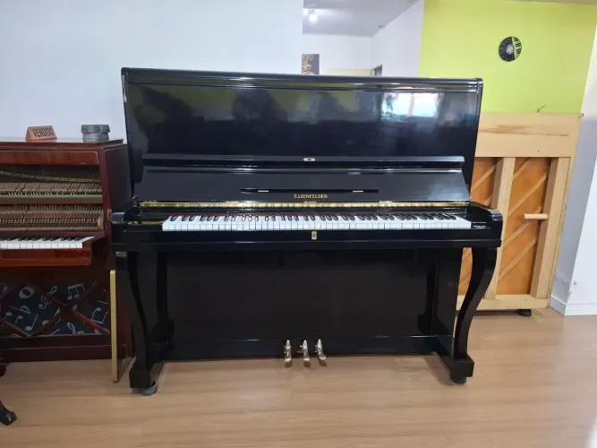 Piano Essenfelder modelo 138-B laqueado preto brilhante #piano
