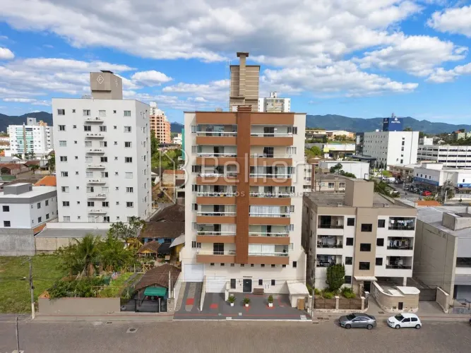 Apartamento 100% Mobiliado com 3 Quartos à Venda no Bairro das Nações