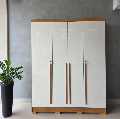 Guarda-Roupa 4 portas com pés e chave - Cedro/Areia l87