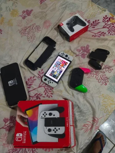 Nitendo OLED com vários jogos