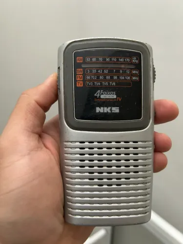 Antigo rádio de bolso à pilha nks
