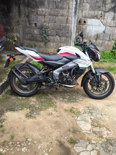 ? VENDO BAJAJ DOMINAR 160 - BRANCA