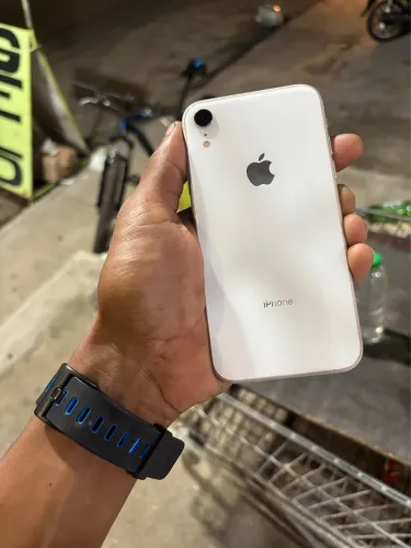 iPhone XR branco 