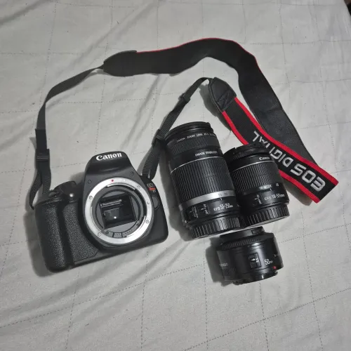 Canon t5 com lentes: 18-55mm, 52mm e 55-250mm