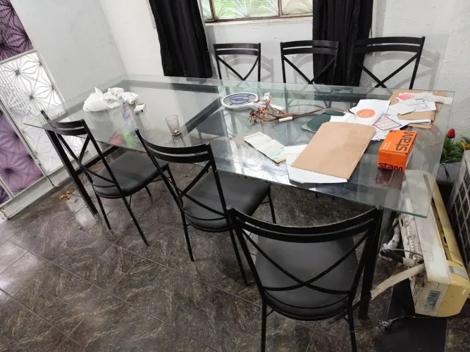 Mesa + de 6 lugares em vidro
