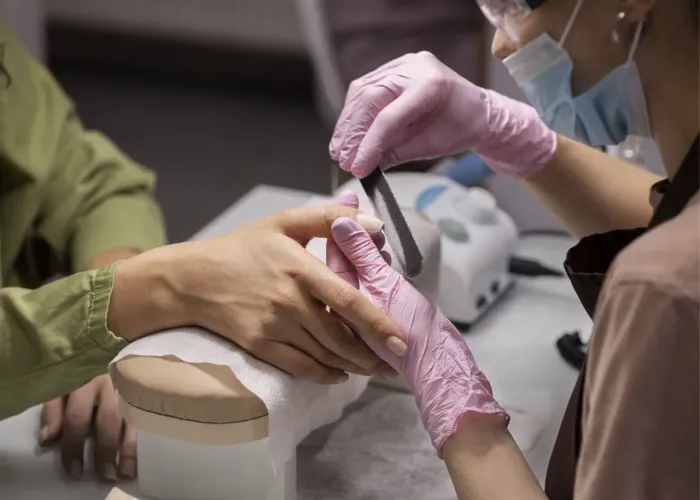CONTRATA-SE NAILS DESING E MANICURE 3000,00 GARANTIDO