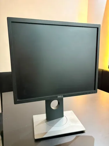 Monitor Dell P1917Sc 19? ajustável e giratório
