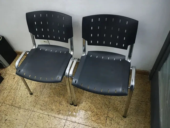 03 cadeiras iso empilhável