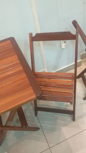 Vende se mesa Paraju com 4 cadeiras .