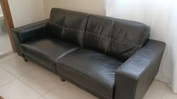 Sofá de couro 3 lugares