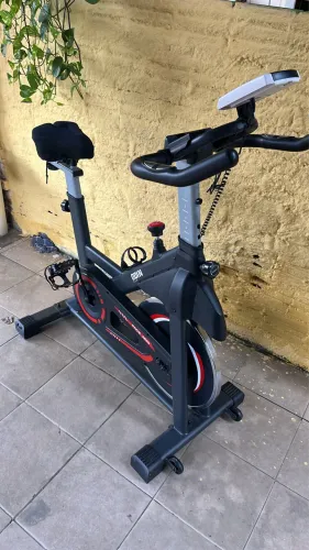 Bicicleta ergométrica novinha 