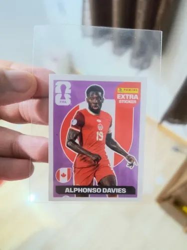figurinha extra sticker alphonso davies regular 