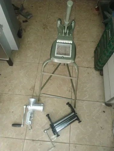 Moedor ,laminador e cortador de legumes