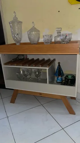 Aparador de taças e garrafas