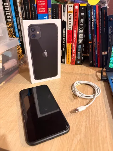 iPhone 11 128GB c/ caixa e acessorios