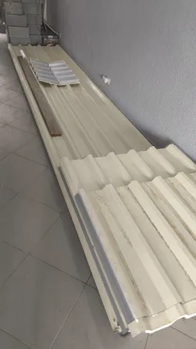 Telha sanduíche bege