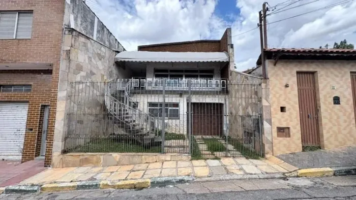 Sobrado à venda com 150m², 3 quartos e 3 vagas