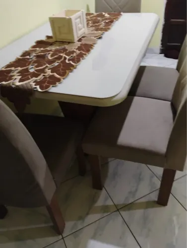 Mesa 4 cadeiras em perfeito estado! 