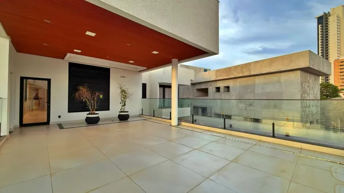 Sobrado 5 Suítes, 669 m² c/ Lazer à Venda na 204 Sul