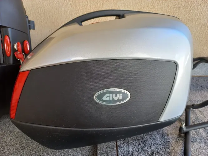 Baú lateral GIVI + Suporte