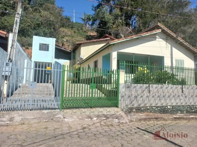 Casa com 4 dormitórios à venda, 140 m² por R$ 800.000,00 - Benfica - São Luiz do Paraiting